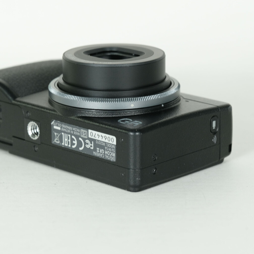 RICOH GR IIIの出品 | ONE SCENE（ワンシーン）