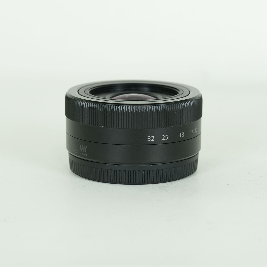 Panasonic LUMIX G VARIO 12-32mm / F3.5-5.6 ASPH. / MEGA O.I.S. Panasonic LUMIX G VARIO 12-32mm / F3.5-5.6 ASPH. / MEGA O.I.S.