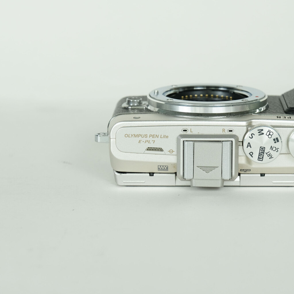 OLYMPUS PEN Lite E-PL7 ボディ シルバーの出品 | ONE SCENE（ワンシーン）