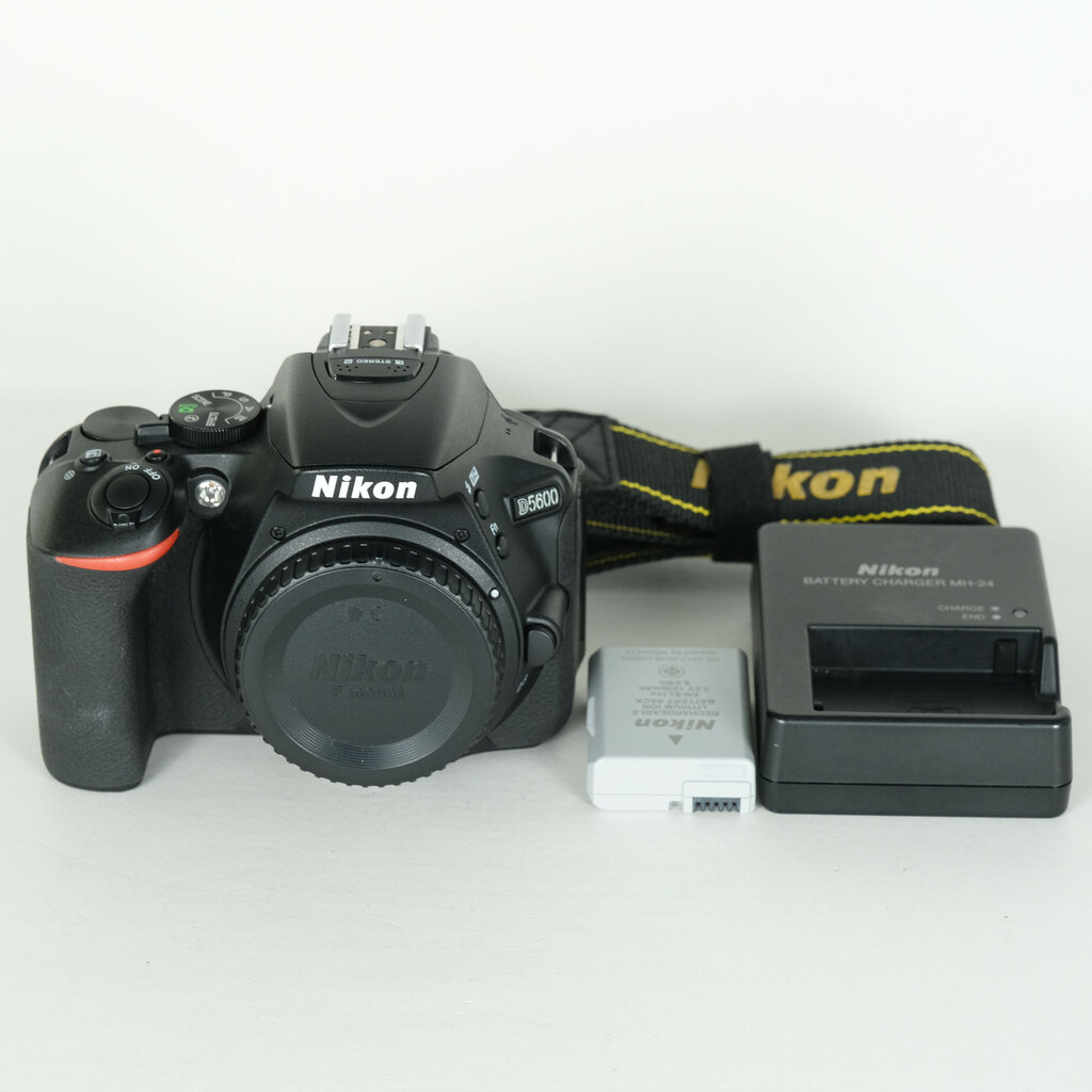 Nikon D5600の出品 | ONE SCENE（ワンシーン）