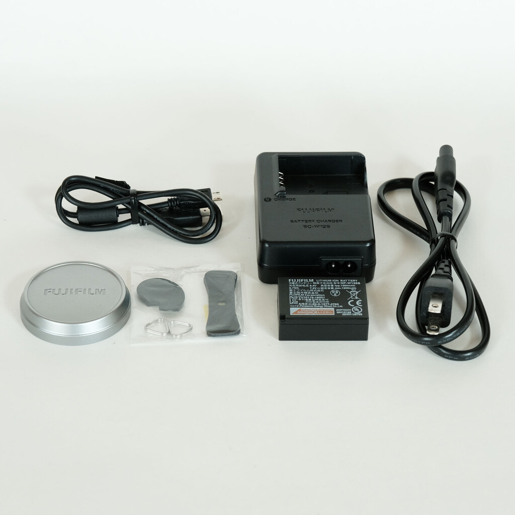 FUJIFILM X100F シルバーの出品 | ONE SCENE（ワンシーン）