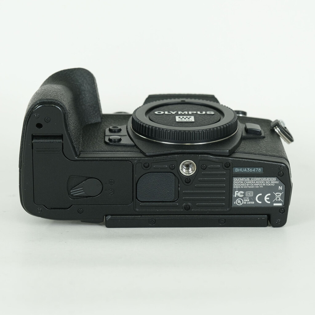 OLYMPUS OM-D E-M1 Mark II OLYMPUS OM-D E-M1 Mark II