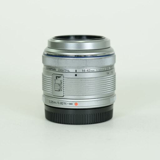 OLYMPUS M.ZUIKO DIGITAL 14-42mm F3.5-5.6IIR シルバー