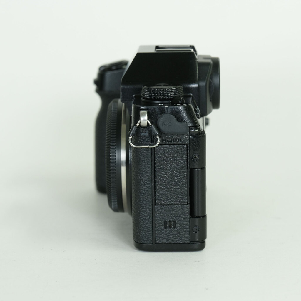 FUJIFILM X-S10