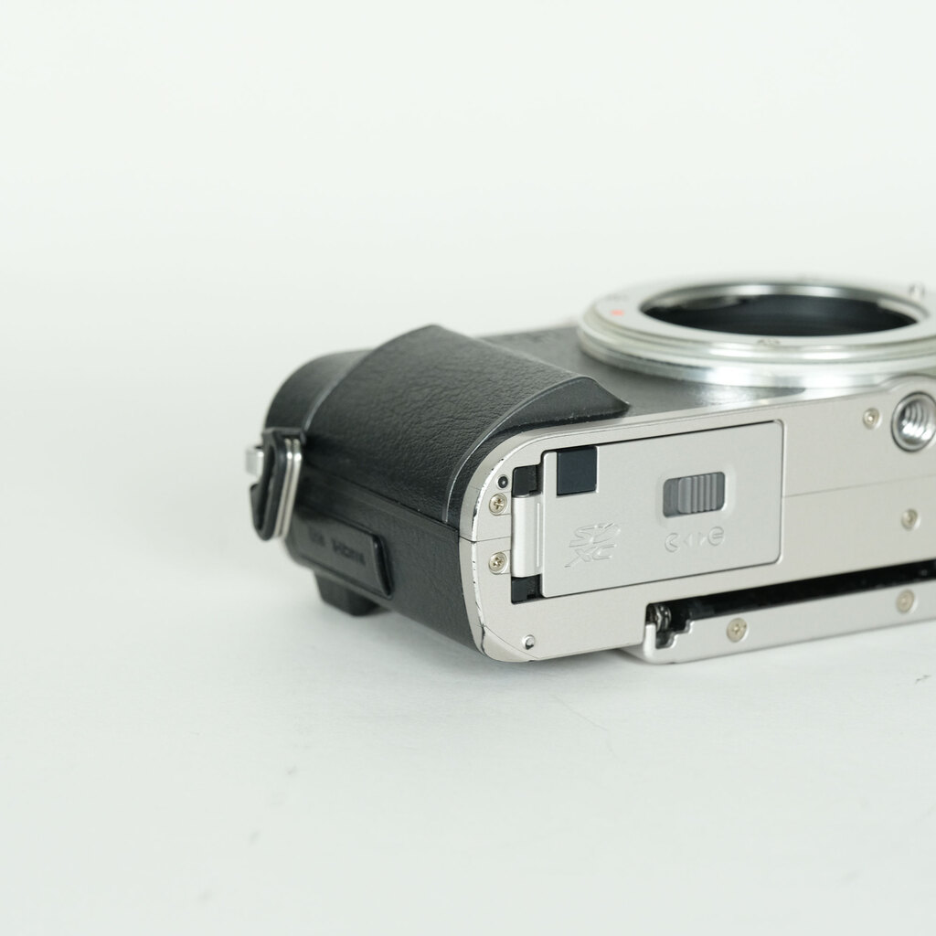 【ジャンク】OLYMPUS PEN E-PL9 ボディ、レンズ、充電器 動作不良 OLYMPUS PEN E-PL9の出品 | ONE SCENE（ワンシーン）