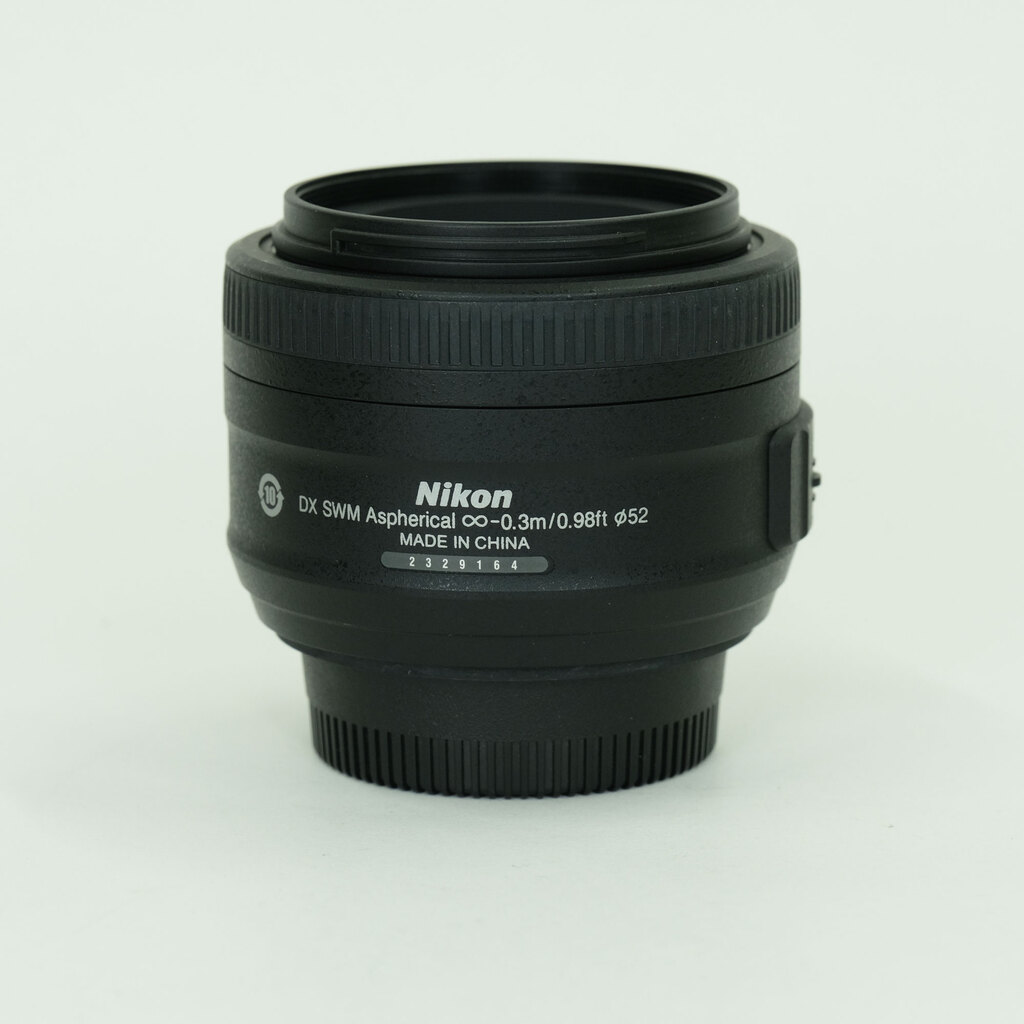 Nikon AF-S DX NIKKOR 35mm f/1.8G Nikon AF-S DX NIKKOR 35mm f/1.8G