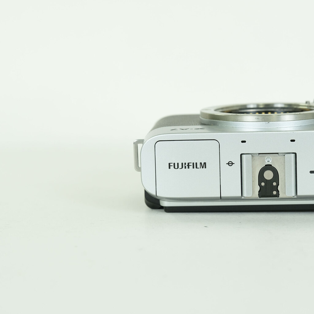 FUJIFILM X-A7 ボディ シルバー
