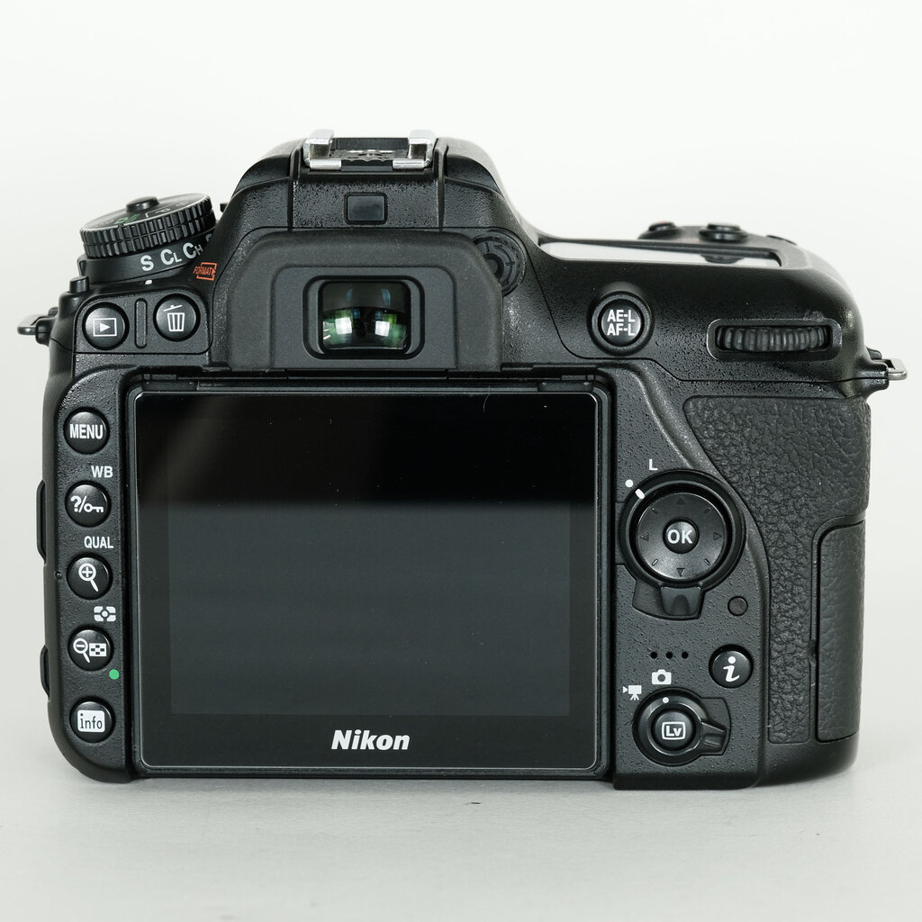 Nikon D7500