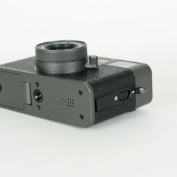 FUJIFILM X half X-HF1