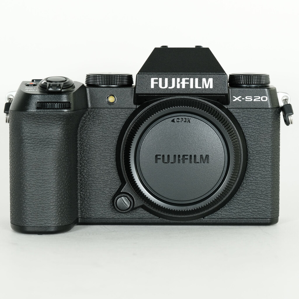 FUJIFILM X-S20