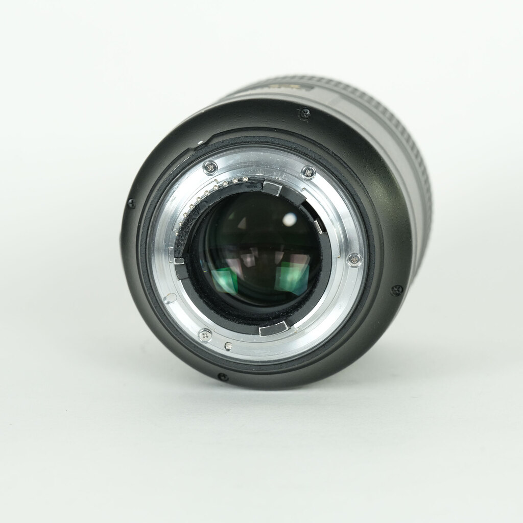 Nikon AF-S VR Micro-Nikkor 105mm f/2.8G IF-ED Nikon AF-S VR Micro-Nikkor 105mm f/2.8G IF-ED