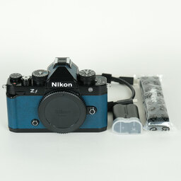 Nikon Z f プレミアムエクステリア張替済み