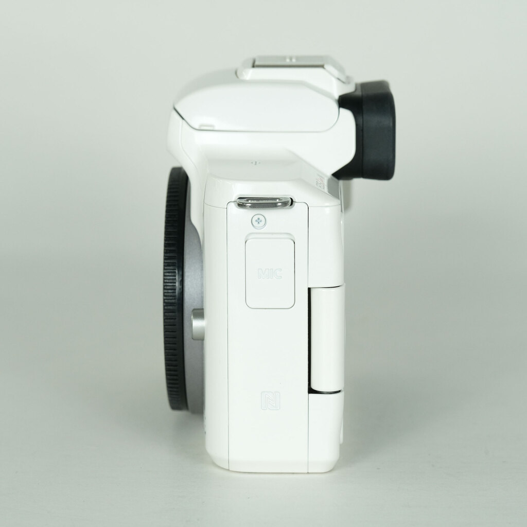 Canon EOS Kiss M [�{�f�B �z���C�g]