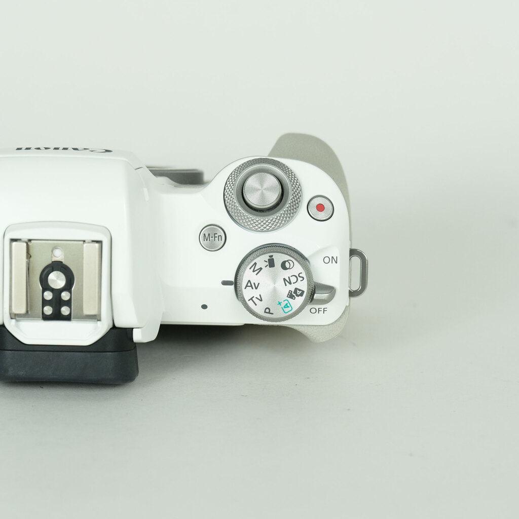 Canon EOS Kiss M2
