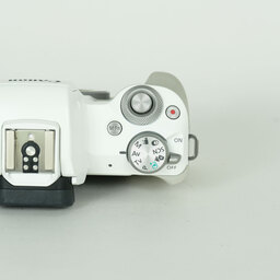 Canon EOS Kiss M2