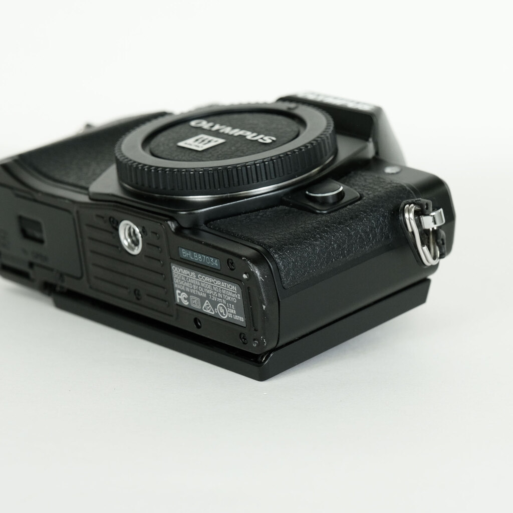 OLYMPUS OM-D E-M10 Mark II OLYMPUS OM-D E-M10 Mark II