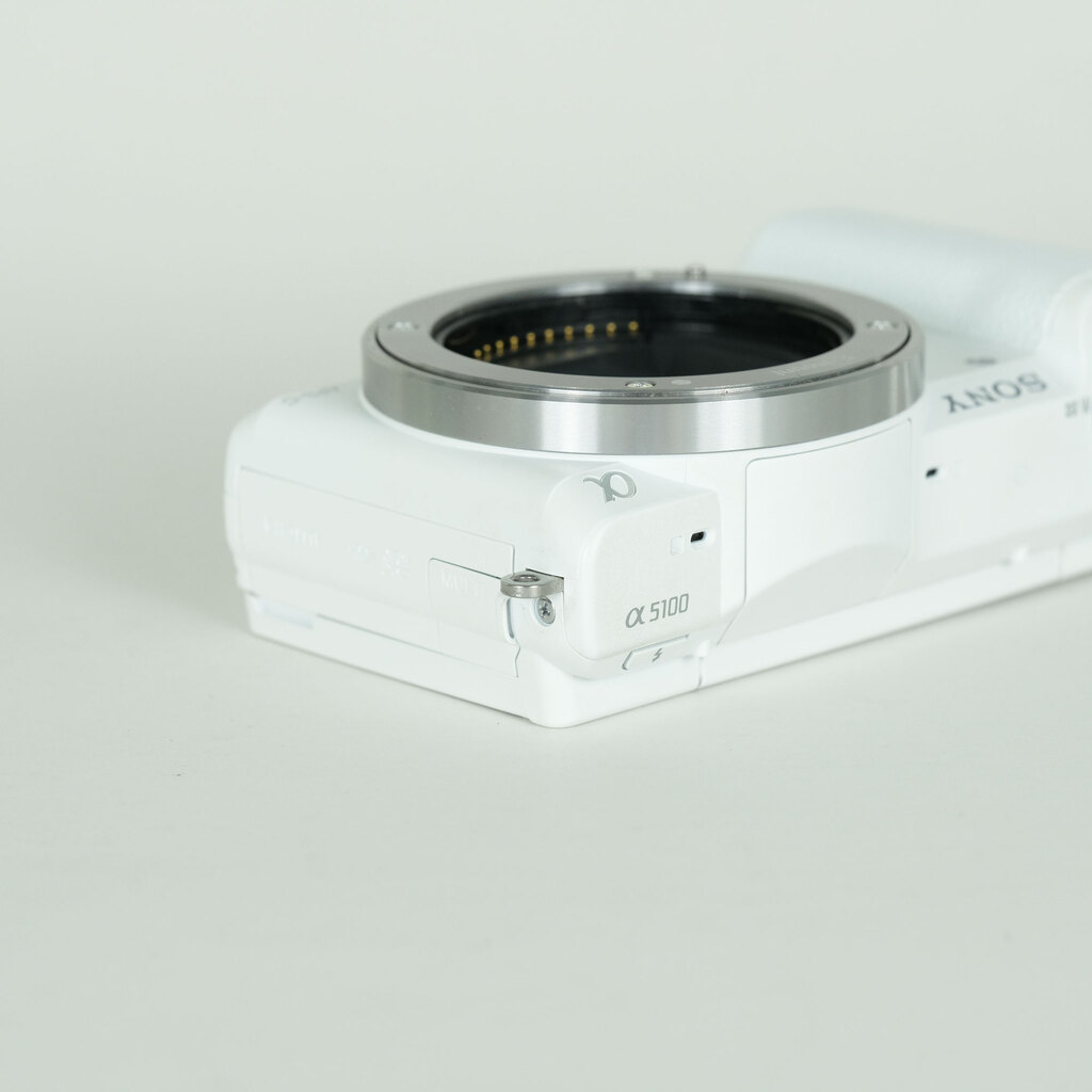 SONY α5100 ILCE-5100 ホワイトの出品 | ONE SCENE（ワンシーン）