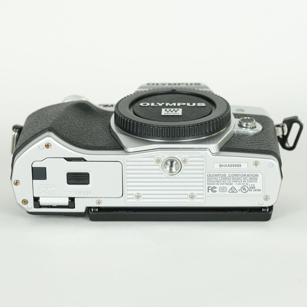 OLYMPUS OM-D E-M10 Mark III