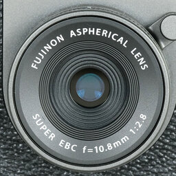 FUJIFILM X half X-HF1