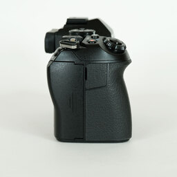 OLYMPUS OM-D E-M1 Mark II