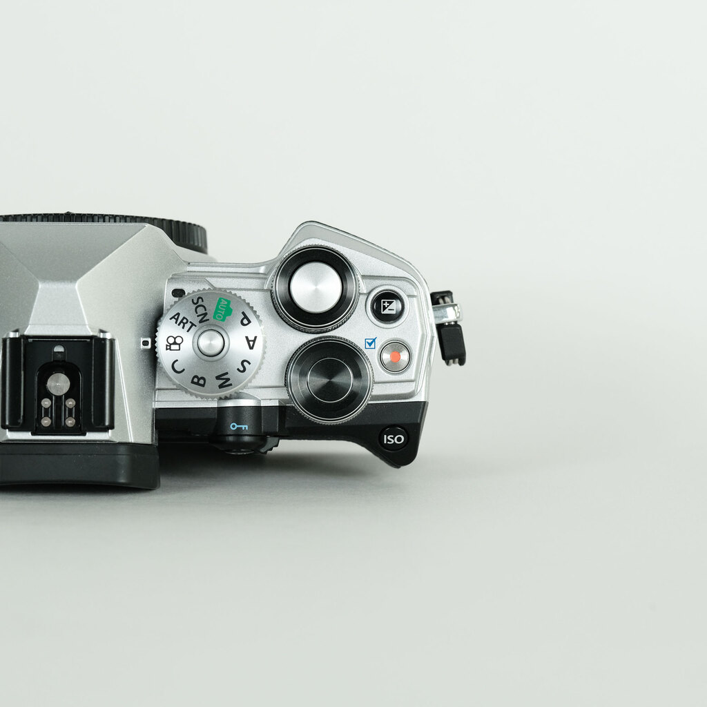 OLYMPUS OM-D E-M5 Mark III