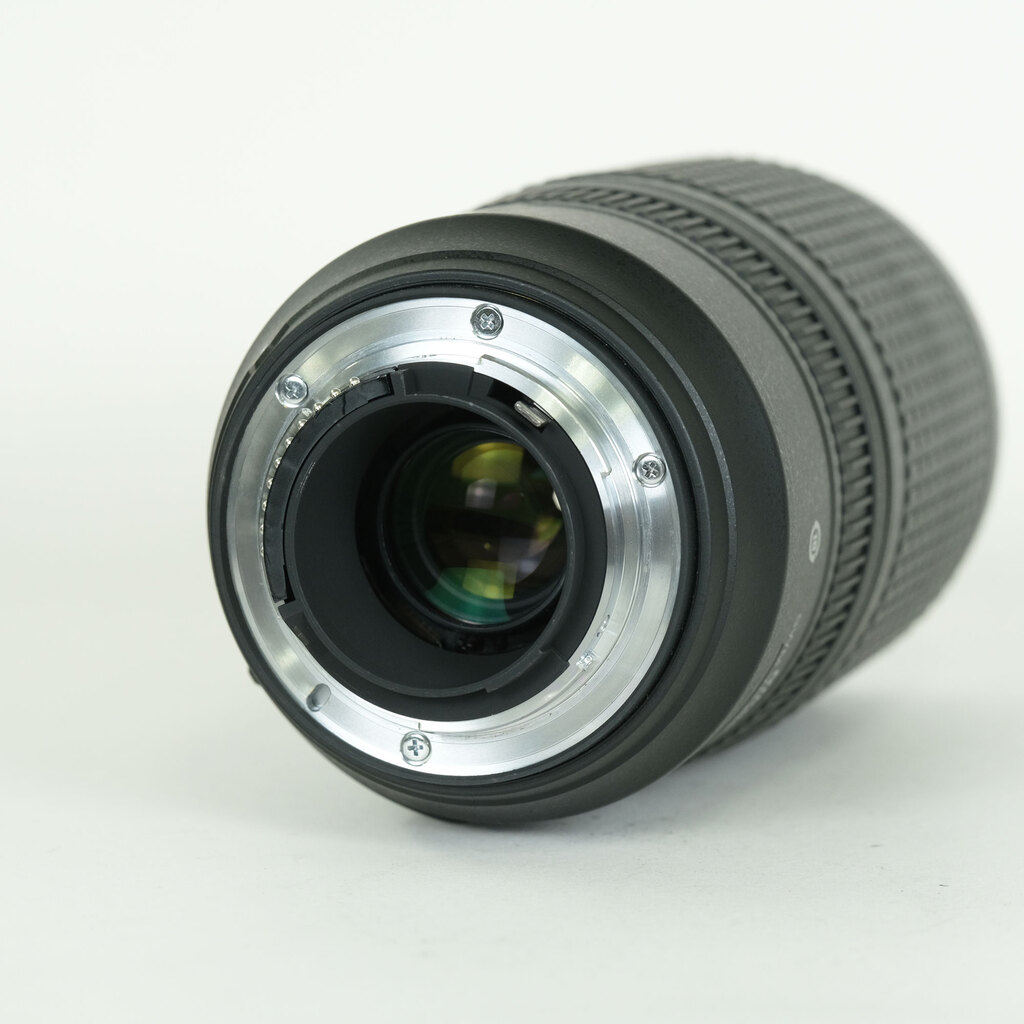 Nikon AF-S VR Zoom-Nikkor 70-300mm F4.5-5.6G IF-ED Nikon AF-S VR Zoom-Nikkor 70-300mm F4.5-5.6G IF-ED