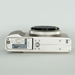 FUJIFILM XF10 シャンパンゴールド