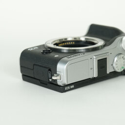Canon EOS M6