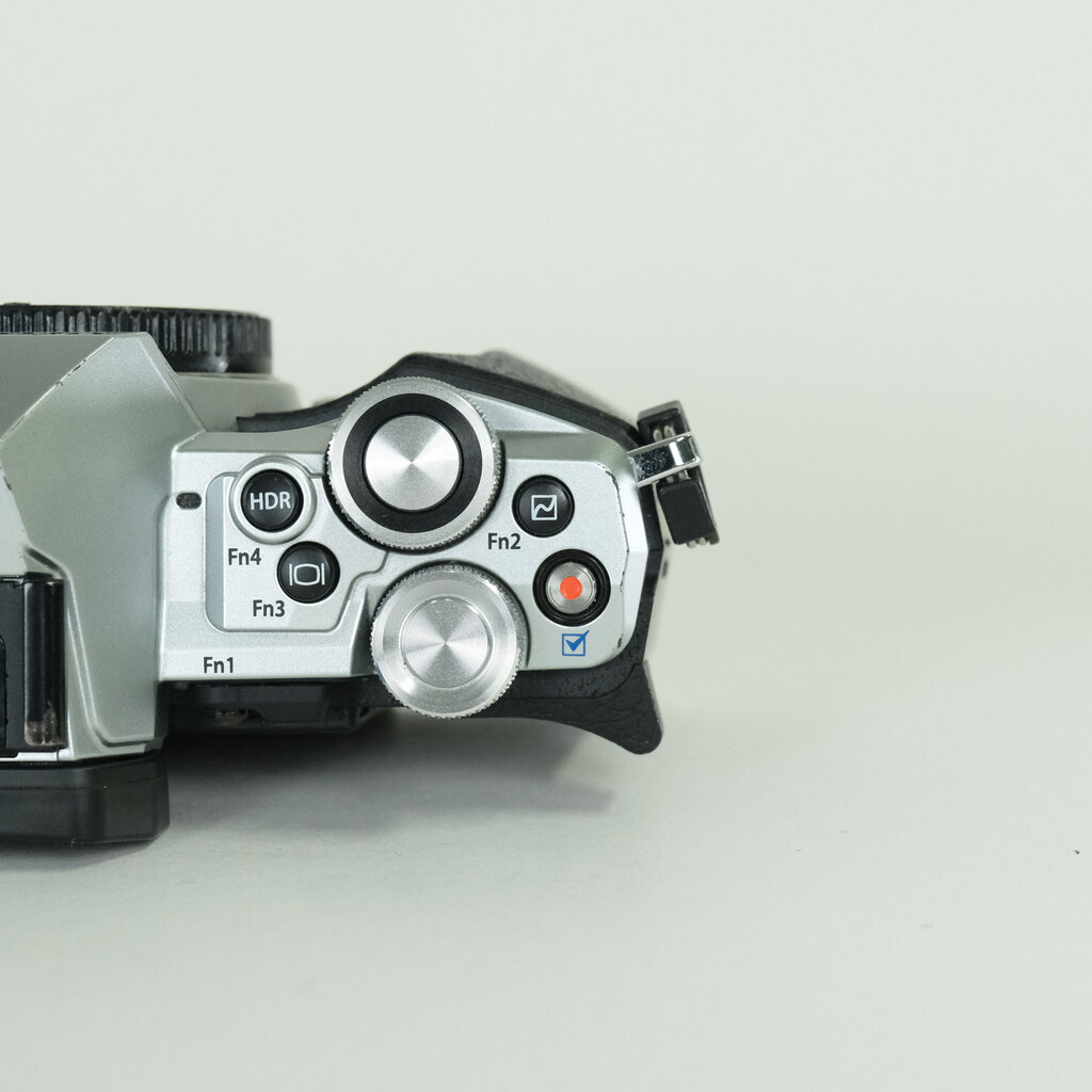 OLYMPUS OM-D E-M5 Mark II