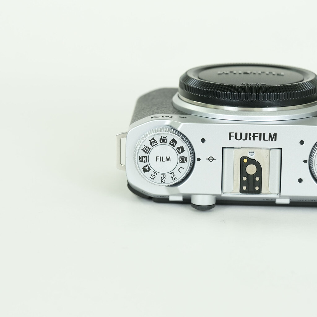 FUJIFILM X-M5