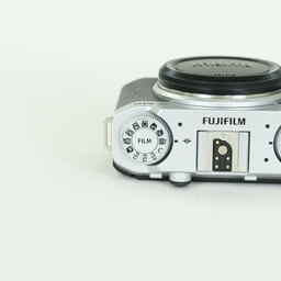 FUJIFILM X-M5