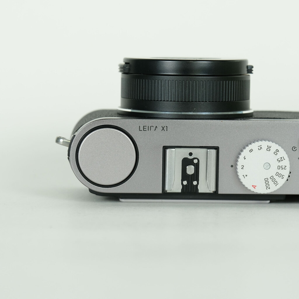 美品 Leica X1 スチールグレー ライカ ビューファインダー付 LEICA X1 スチールグレーの出品 | ONE SCENE（ワンシーン）