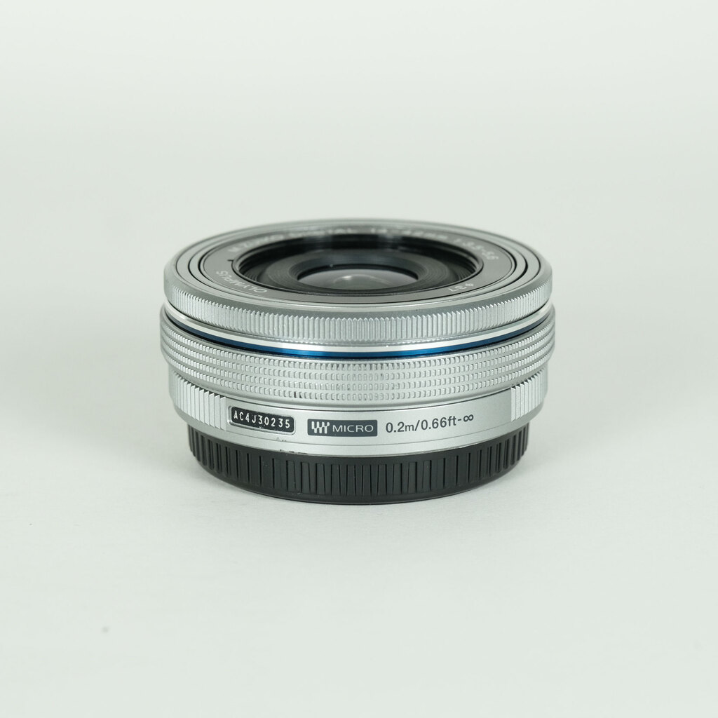 OLYMPUS M.ZUIKO DIGITAL ED 14-42mm F3.5-5.6 EZ シルバーの出品