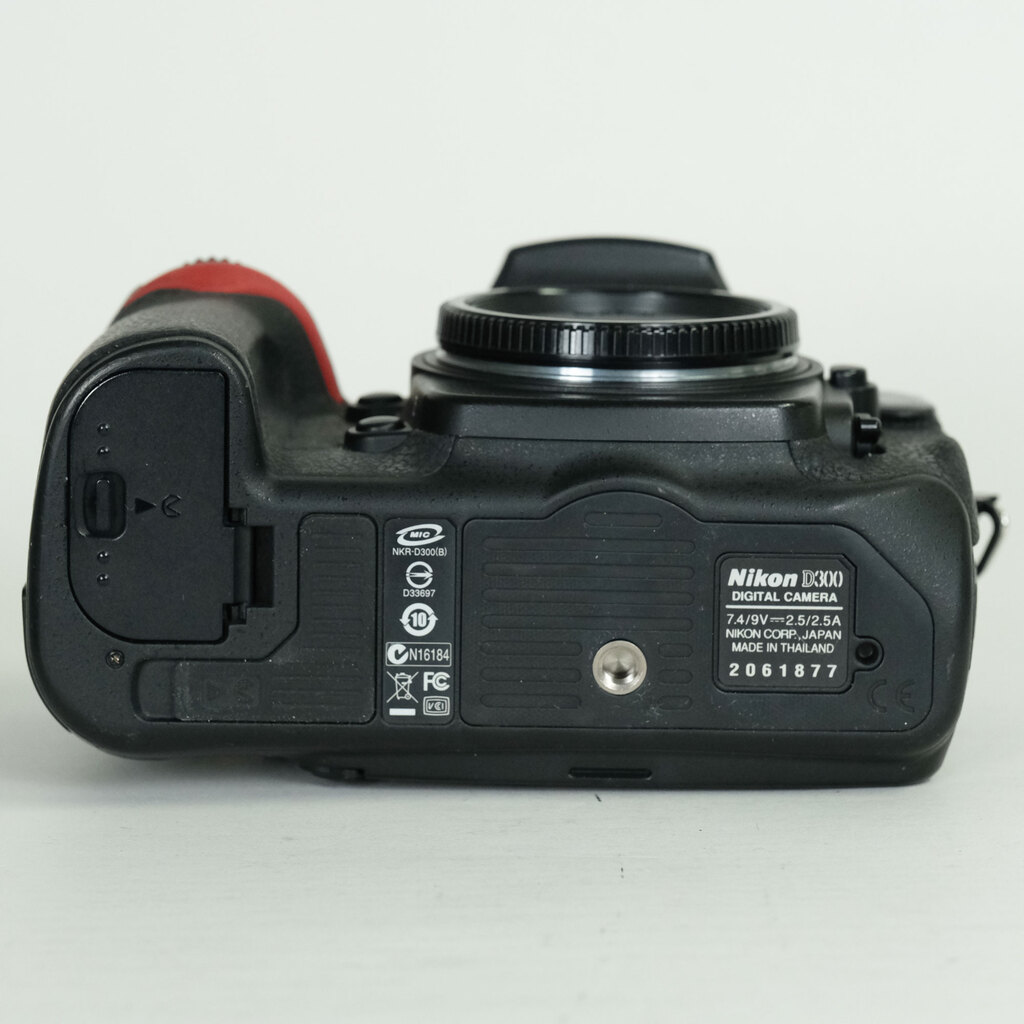Nikon D300 ボディ