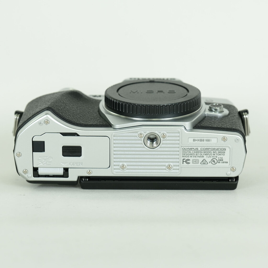 OLYMPUS OM-D E-M10 Mark III