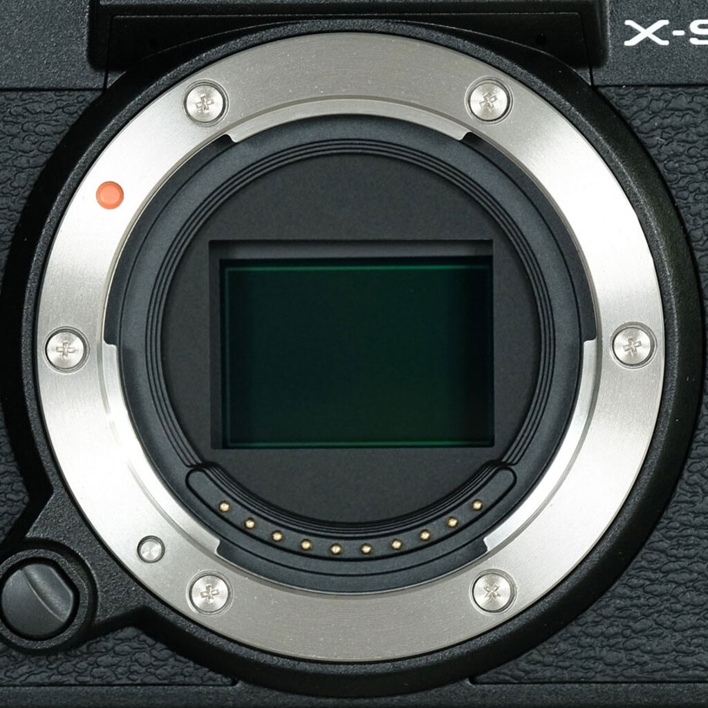FUJIFILM X-S20
