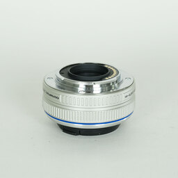 OLYMPUS M.ZUIKO DIGITAL 17mm F2.8 シルバー OLYMPUS M.ZUIKO DIGITAL 17mm F2.8 シルバー