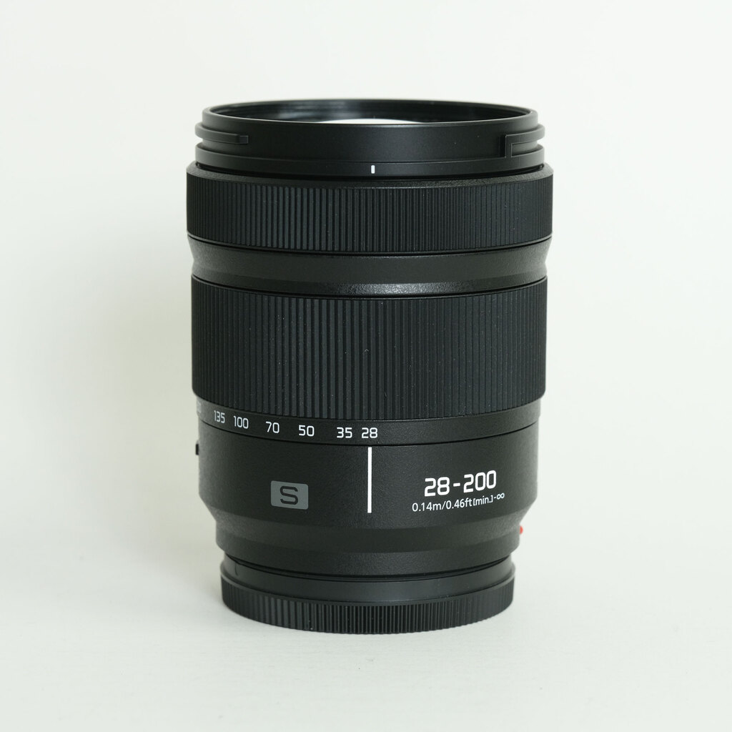 Panasonic LUMIX S 28-200mm F4-7.1 MACRO O.I.S.