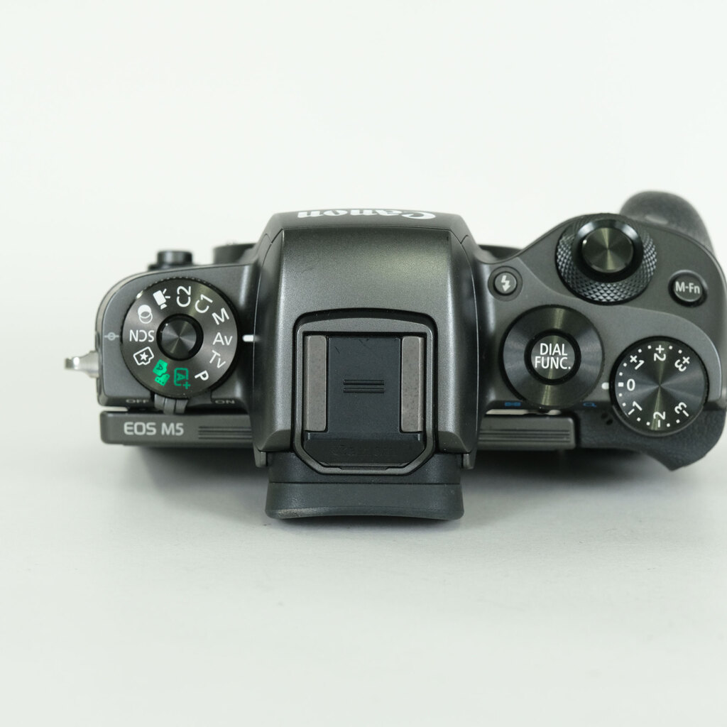 Canon EOS M5