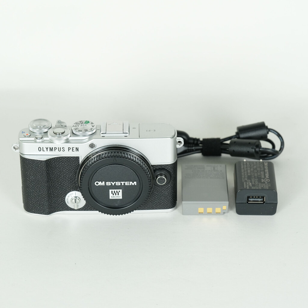 OLYMPUS PEN E-P7 [�{�f�B �V���o�[]