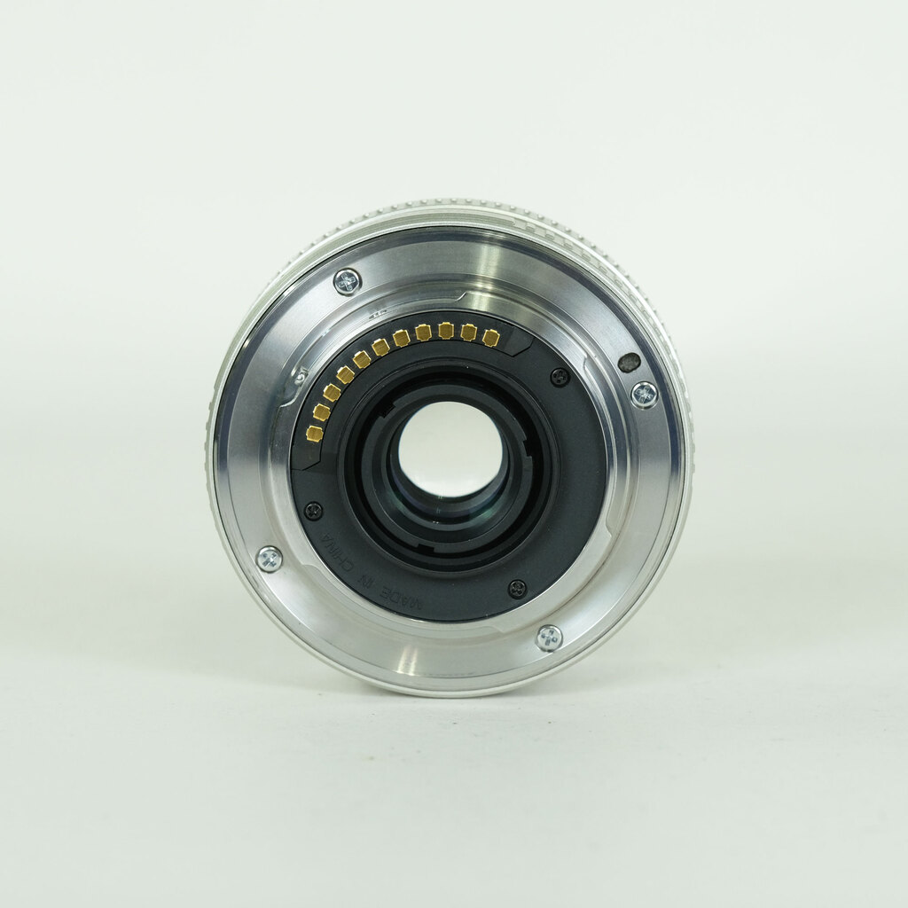 OLYMPUS M.ZUIKO DIGITAL 17mm F2.8 シルバー