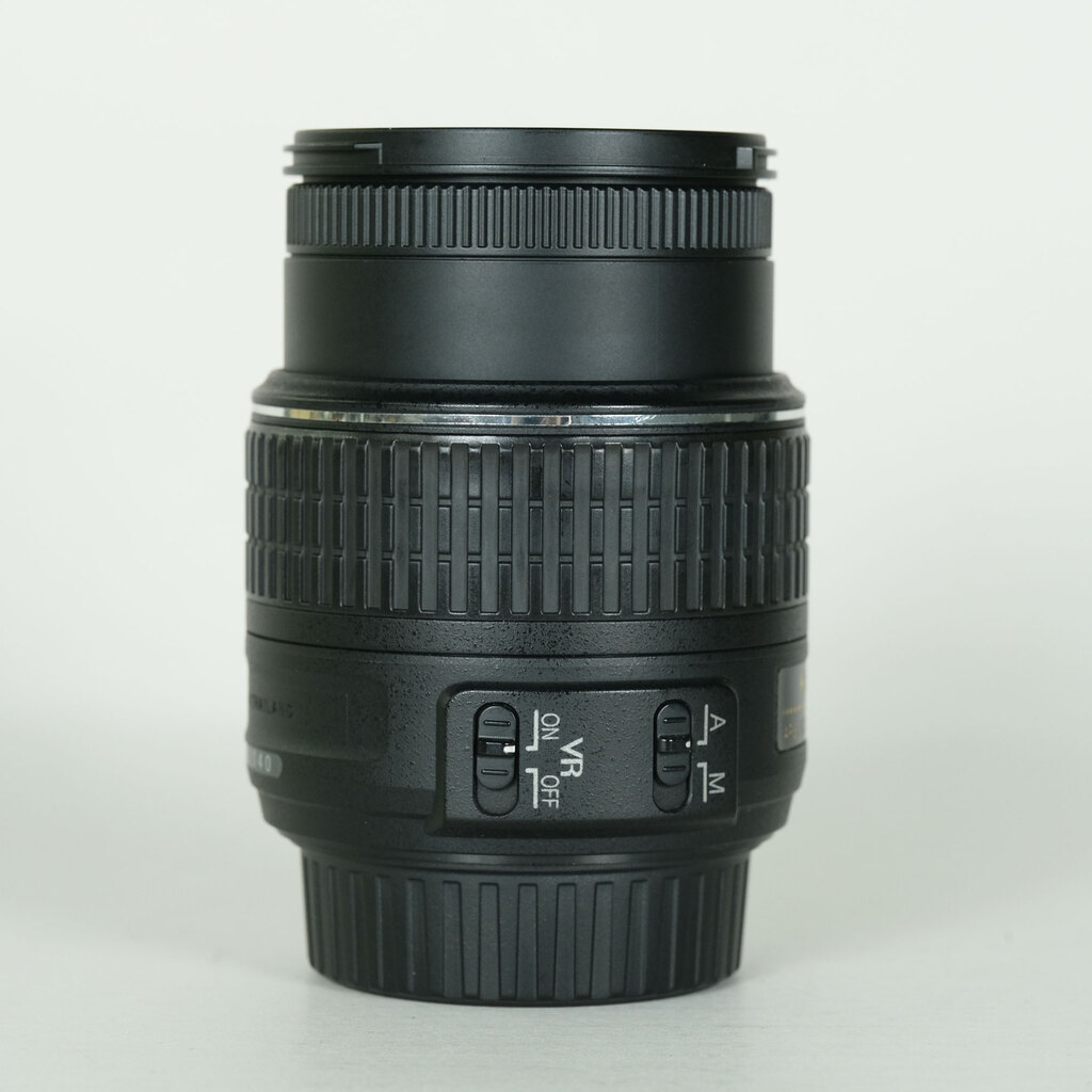 Nikon AF-S DX NIKKOR 18-55mm f3.5-5.6G VR IIの出品 | ONE SCENE