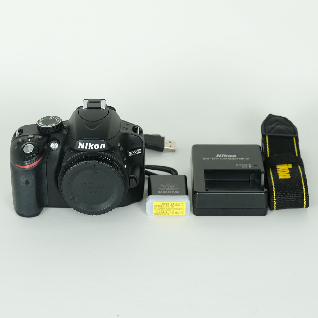 Nikon D3200ボディ ブラックの出品 | ONE SCENE（ワンシーン）