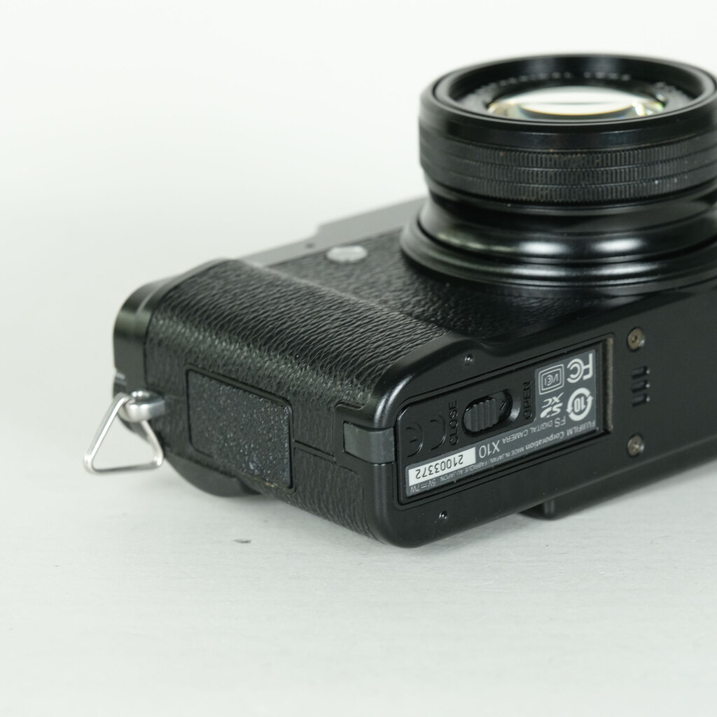 FUJIFILM X10 ブラックの出品 | ONE SCENE（ワンシーン）