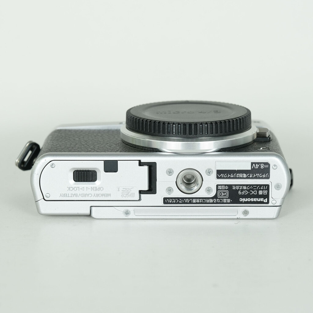 Panasonic LUMIX DC-GF9 ボディ シルバーの出品 | ONE SCENE（ワンシーン）