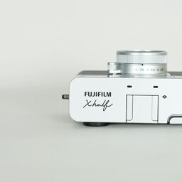 FUJIFILM X half X-HF1