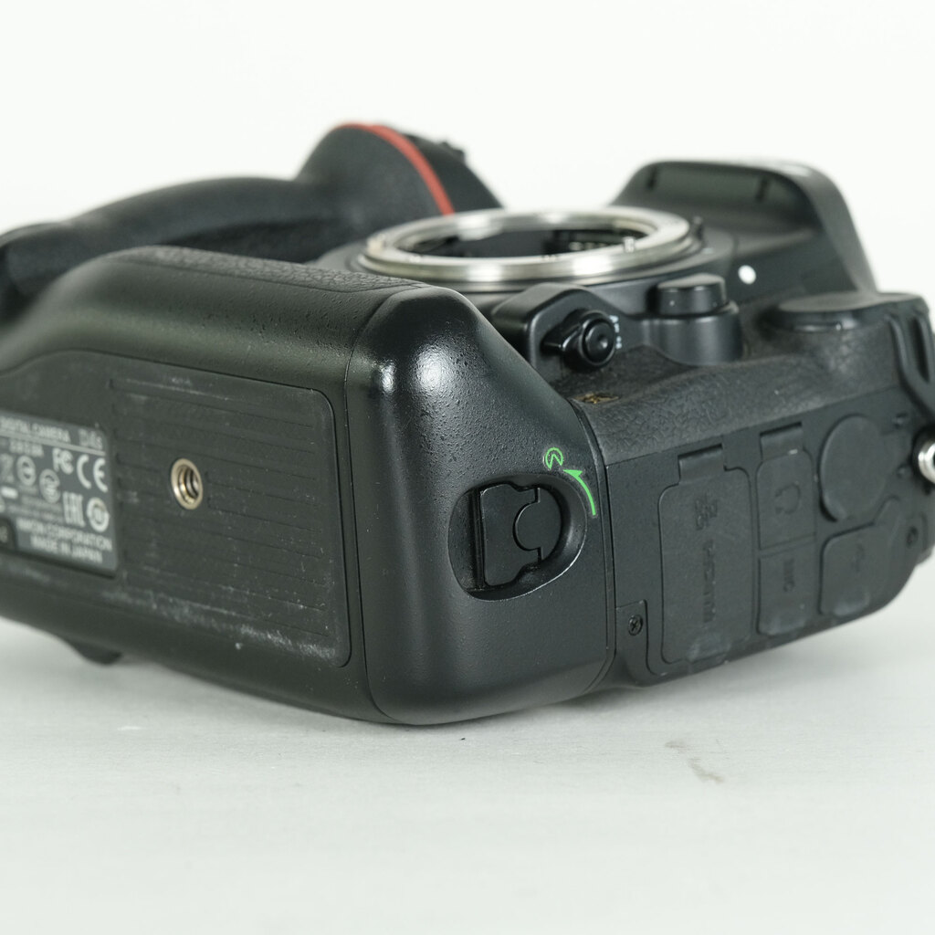 Nikon D4Sの出品 | ONE SCENE（ワンシーン）