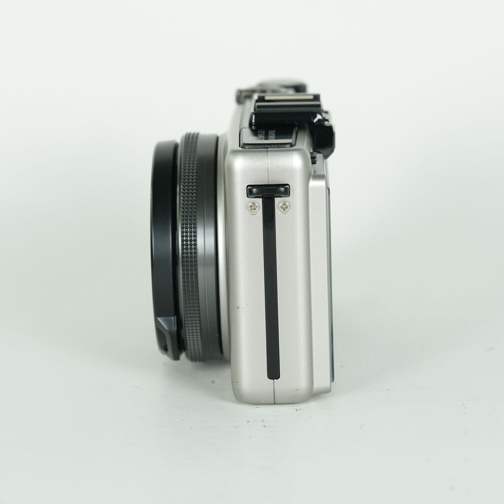 OLYMPUS XZ-1 チタニウムシルバー プレミアムキット OLYMPUS XZ-1 チタニウムシルバー プレミアムキット