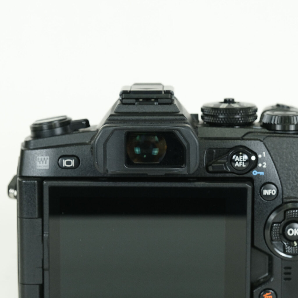 OLYMPUS OM-D E-M1 Mark II OLYMPUS OM-D E-M1 Mark II