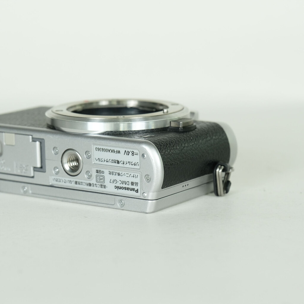 Panasonic LUMIX DMC-GF7 ボディ シルバーの出品 | ONE SCENE（ワン